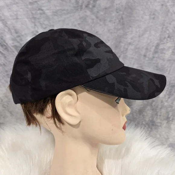 lululemon athletica Black and Charcoal Camo Hat - Picture 4 of 4